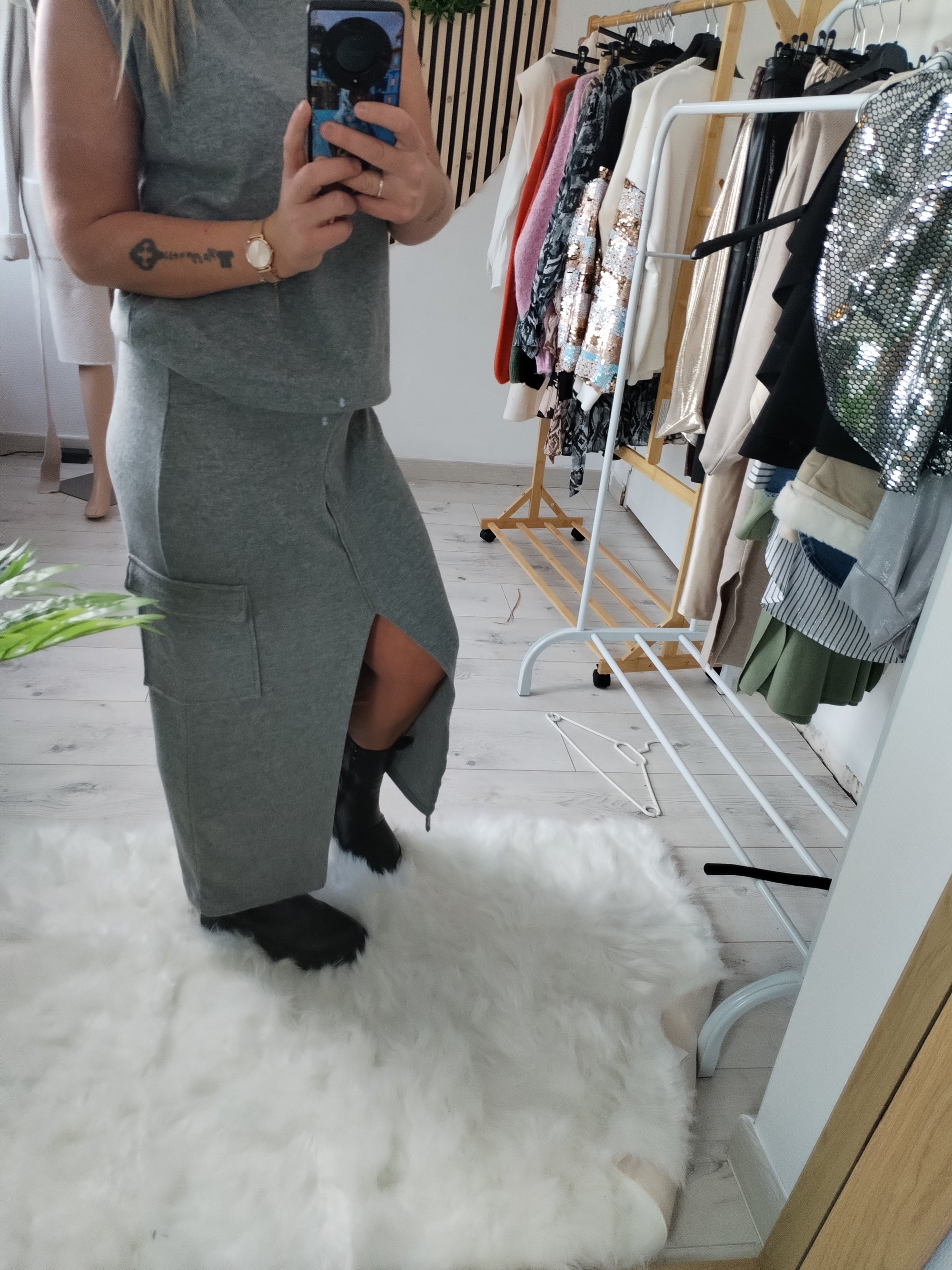 ENSEMBLE JUPE PULL GRIS