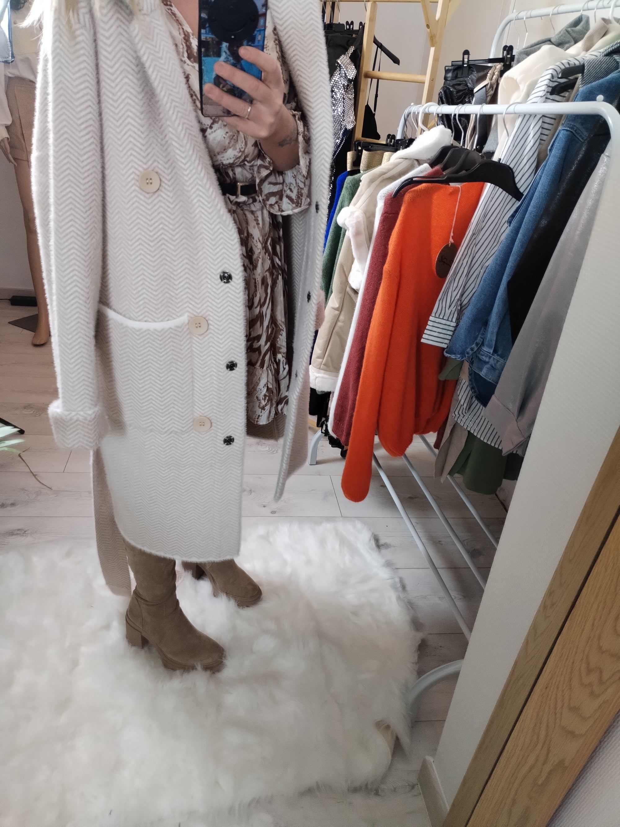 LONG MANTEAU BEIGE  DETAIL BLANC