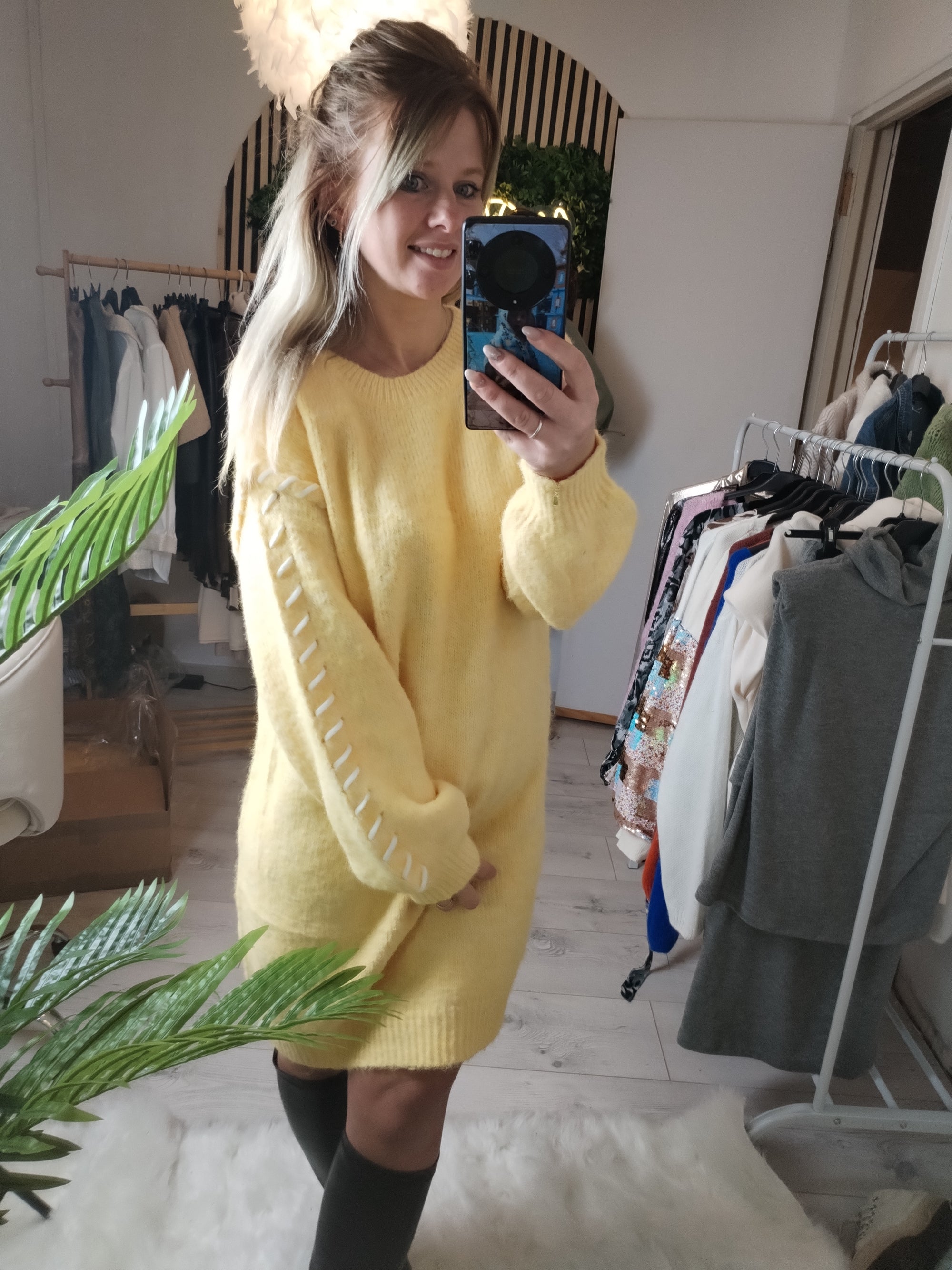 ROBE PULL JAUNE